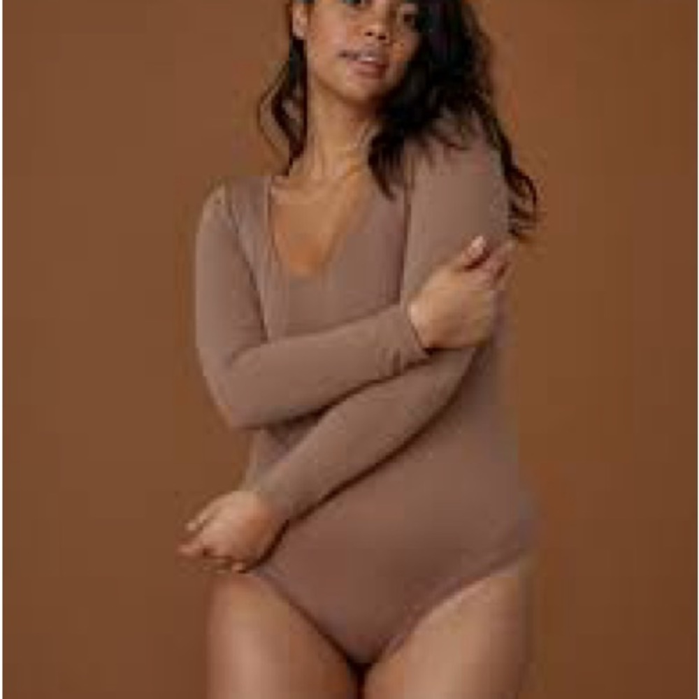 Banana republic true hue scoop neck thong body suit size L